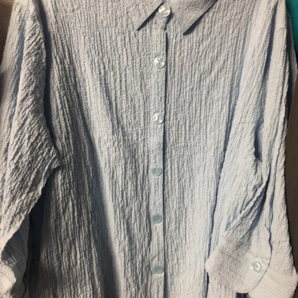 5 Button Down Ladies Shirts New with tags - Picture 2 of 5